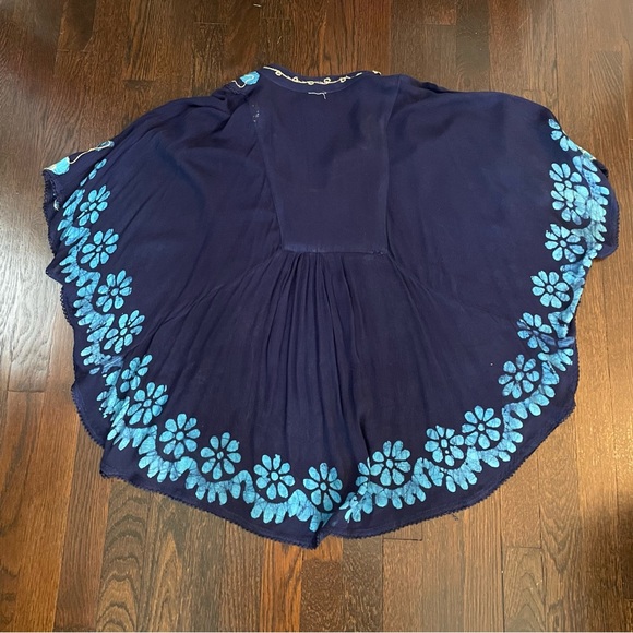 Size XS-XL Beautiful Handmade Poncho - Picture 2 of 3